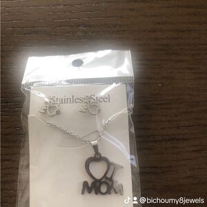 Stainless Steel 'Mom' Necklace - Silver